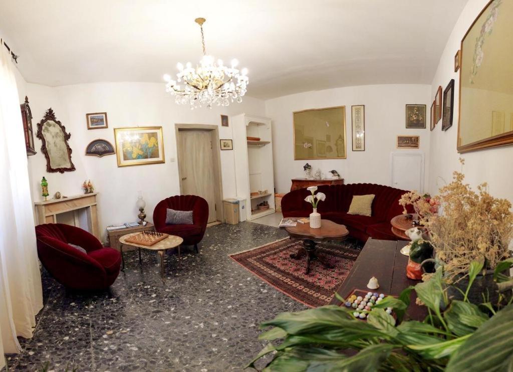 Cozy Guest House Downtown Olbia Exterior photo